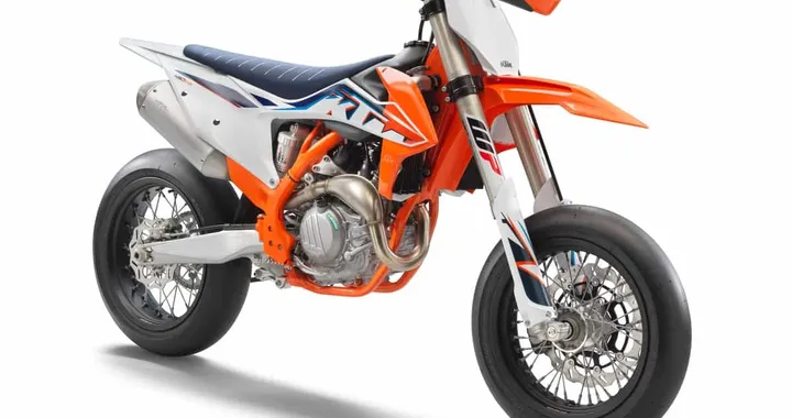 KTM svela la nuova 450 SMR 2022: caratteristiche tecniche e foto