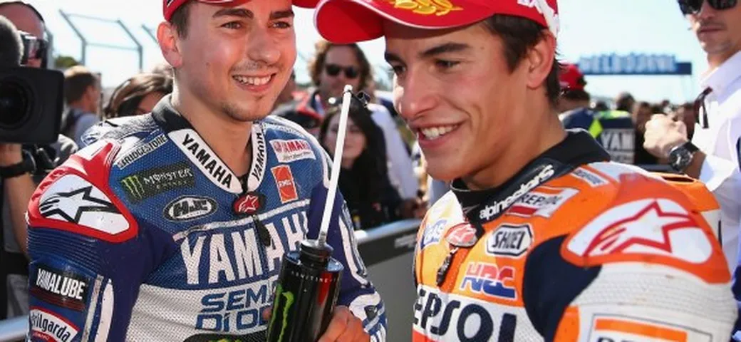 Phillip Island, Lorenzo record “brucia” Marquez e … Stoner. Rossi terzo incomodo?