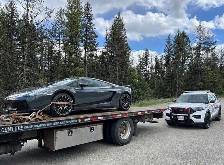 Sottrae la Lamborghini alla madre, ma finisce male: brutta esperienza