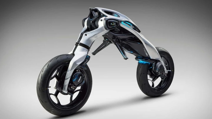 La moto robot di Yamaha conquista il Red Dot: ecco cos'è MOTOROiD: Λ