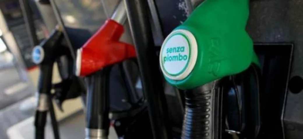 Distributori no logo e comunali: carburanti a prezzi più bassi