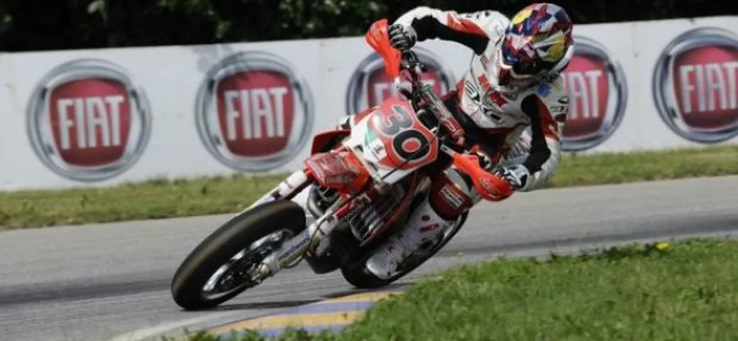Ivan Lazzarini domina il quarto round degli Internazionali Supermoto