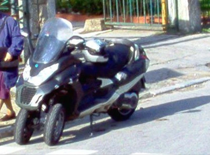 Foto spia del 3 ruote Piaggio