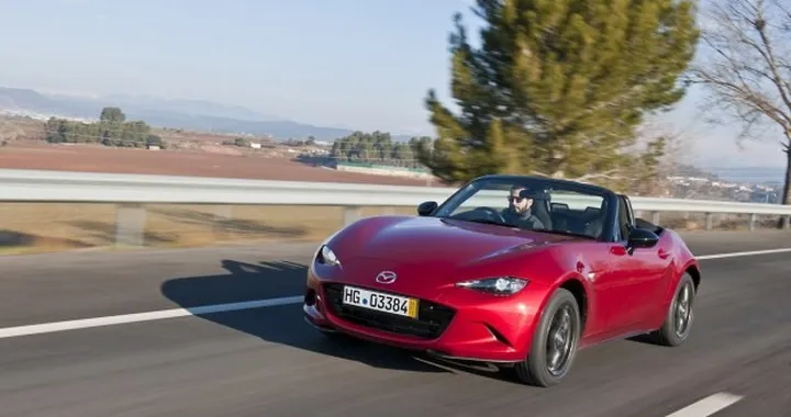 Mazda MX-5: tutte le foto e le caratteristiche