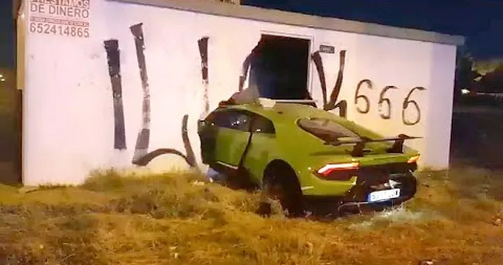 Lamborghini Huracán in prestito sbattuta contro un muro [Video]