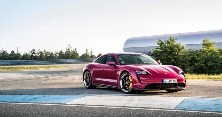 Porsche Taycan 2022: il restyling