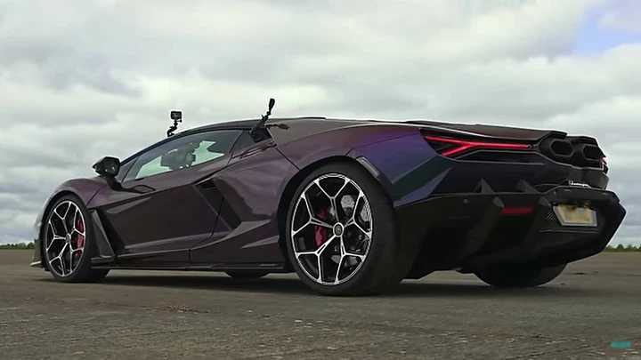 Lamborghini Revuelto