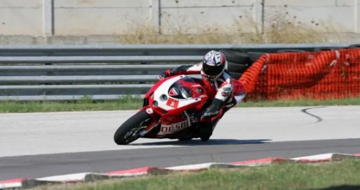 Scatto in Corsa: Ducati 749 Replica