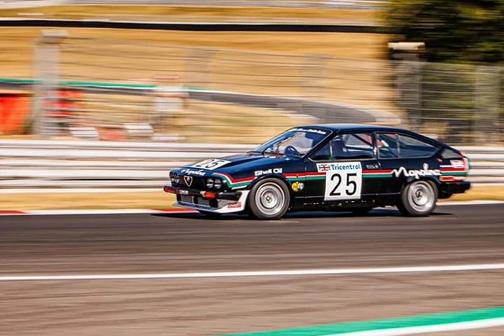 Alfa Romeo GTV6 Napolina, dopo 40 anni torna a correre con il V6 Busso