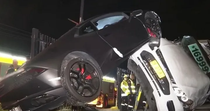 Noleggia una Lamborghini e si schianta contro la concessionaria