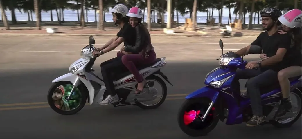 Wheelies: cerchi moto come un display artistico [Video]