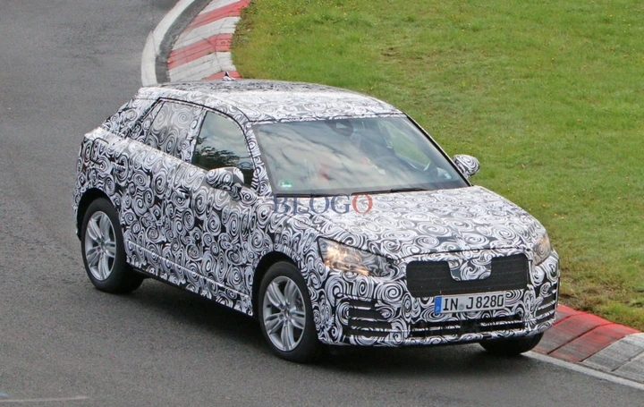 Audi Q2: foto spia al Nurburgring