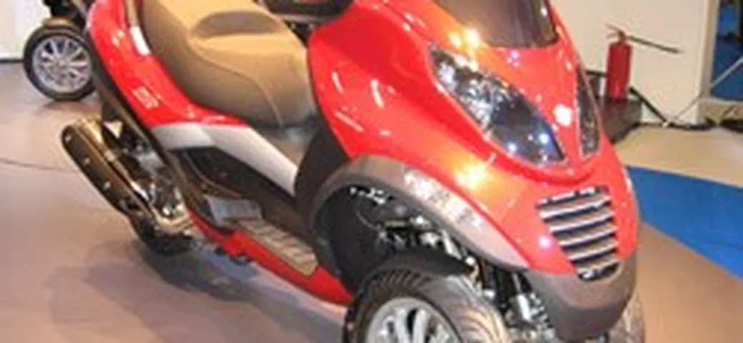Eicma 2006: Piaggio MP3 400 i.e.
