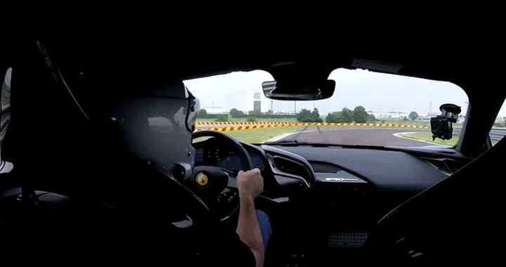Ferrari SF90 Stradale Assetto Fiorano: la prova in pista