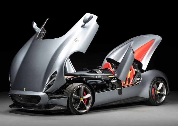 La Ferrari che tutti vogliono è all'asta: rarissima e col V12