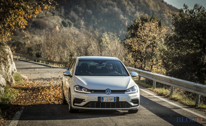Volkswagen Golf R: prova su strada [Video]