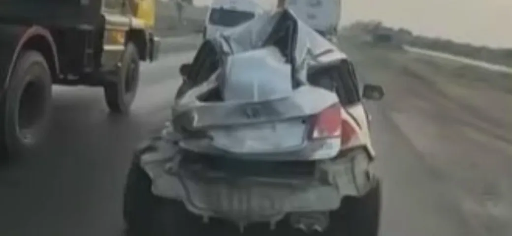 Auto distrutta circola normalmente su strada [Video]