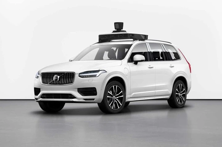 Volvo e Uber insieme con una XC90 per la guida autonoma