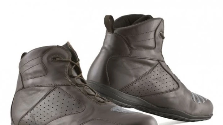 Calzature Stylmartin per motociclisti e scooteristi: Newport e Phoenix