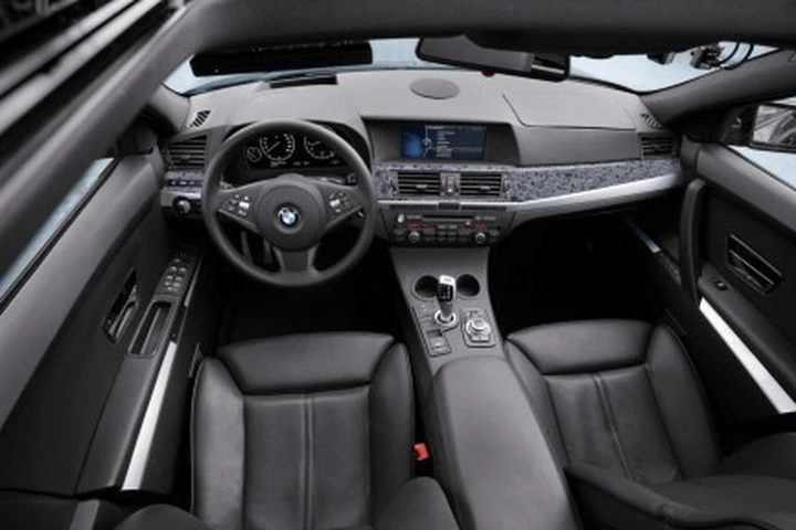Nuova BMW Serie 5 F10: svelato l'abitacolo?