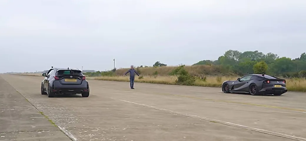 Toyota GR Yaris sfida la Ferrari 812 nella drag race, ma con il tuning | Video
