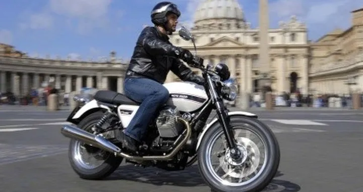 Presentazione Moto Guzzi V7 Classic