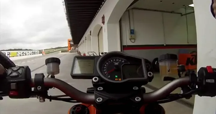 KTM 1290 Super Duke R 2014 sul circuito Ascari