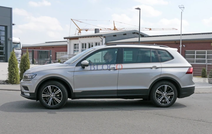 Le foto spia della Volkswagen Tiguan a passo lungo