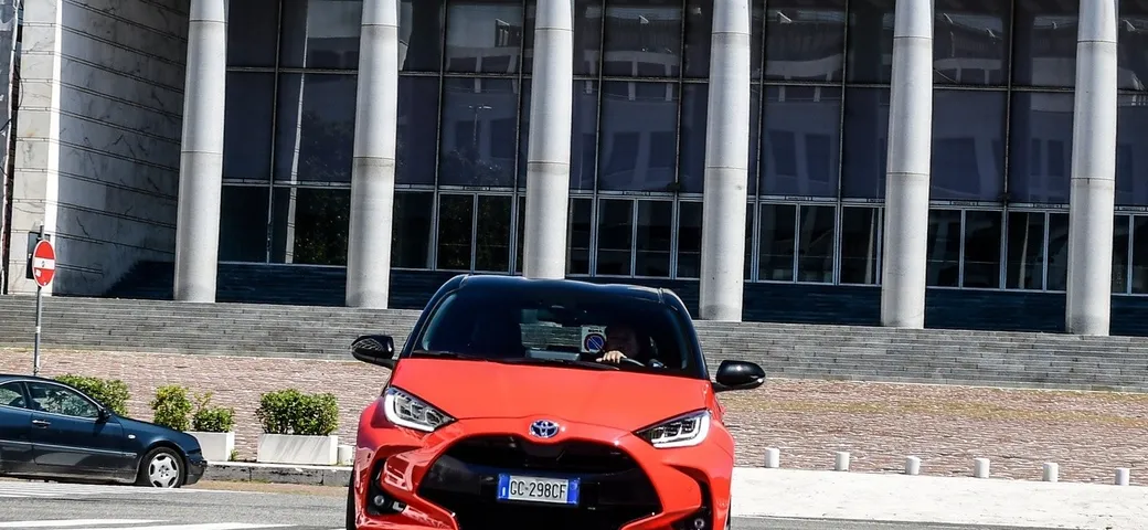 Toyota Yaris Hybrid: la prova su strada