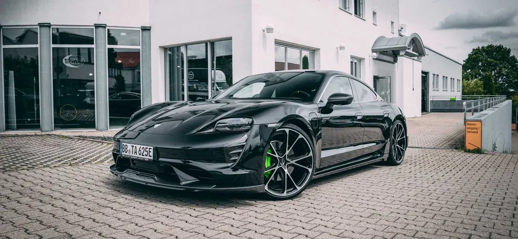 Porsche Taycan by Techart: cura al carbonio per la supercar elettrica
