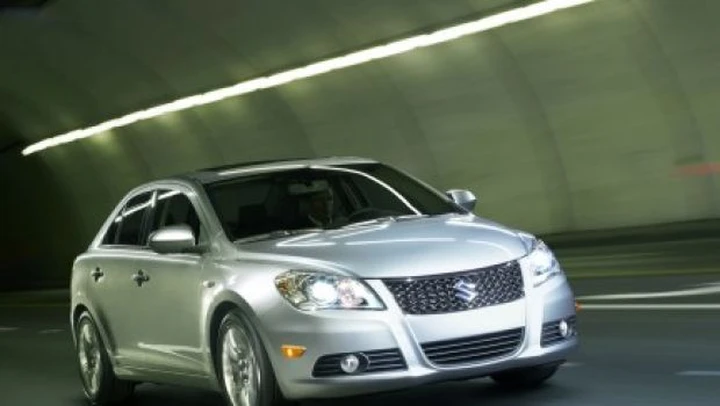 Suzuki Kizashi: immagini ufficiali