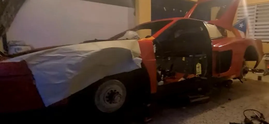 Ferrari Testarossa abbandonata a Porto Rico: prosegue il restauro [Video]