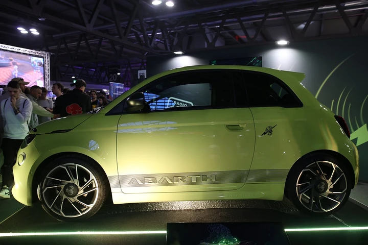 Abarth 500e: tour europeo e ordini della Scorpionissima