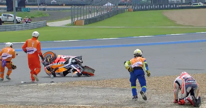 MotoGP Thailandia, pauroso incidente per Marc Marquez