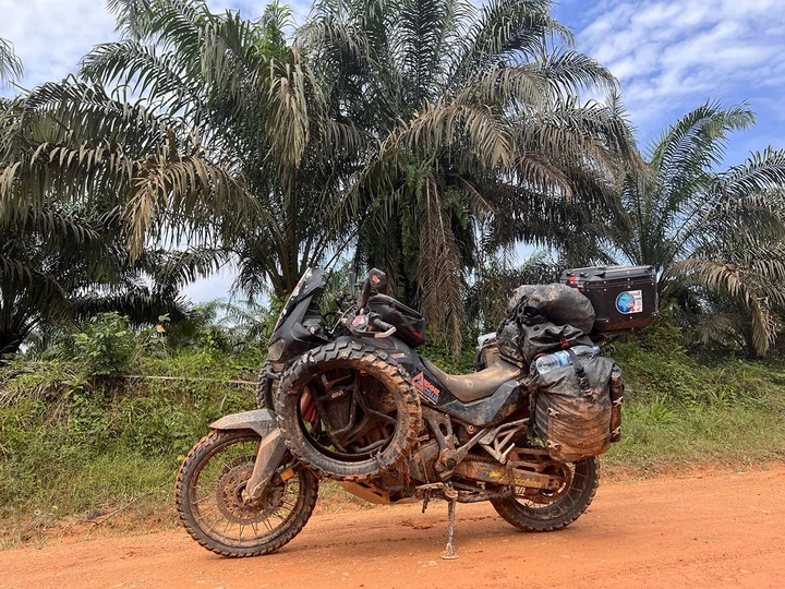 Fabryrock: da Capo Nord a Cape Town con l'Africa Twin