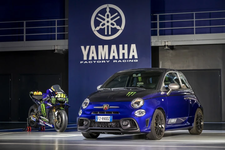 Abarth 595: le nuove versioni speciali Scorpioneoro e Monster Energy Yamaha