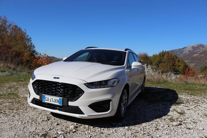 Ford Mondeo Wagon Hybrid ST-Line: la prova su strada