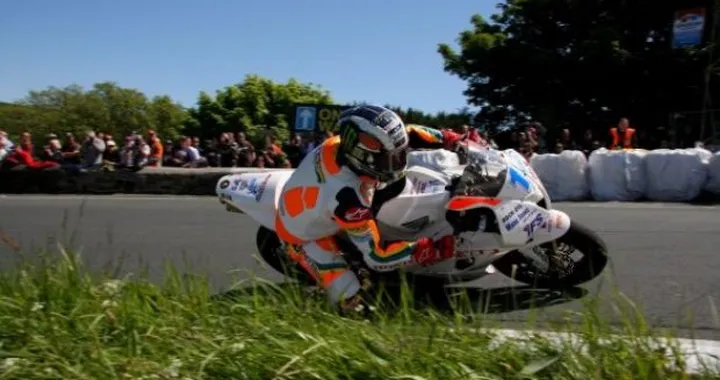 Tourist Trophy 2012: McGuinness vince anche la Superstock