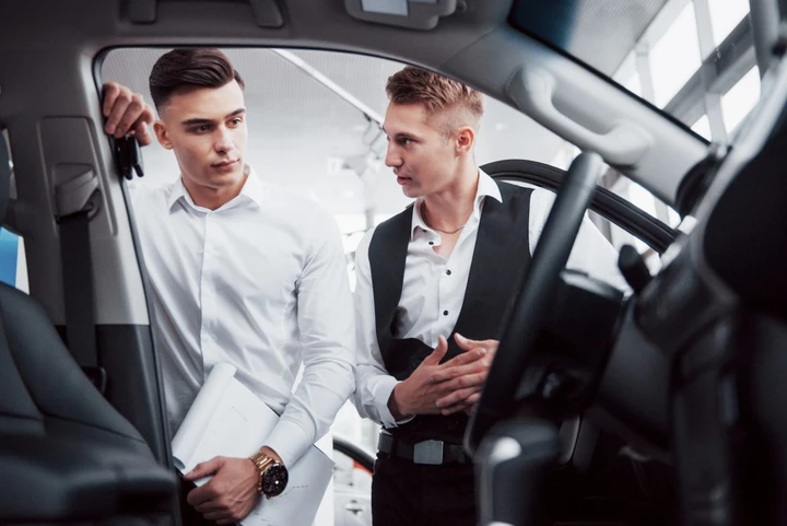 Auto usate, attenzione al “trucco” dei chilometri: ecco i modelli che potrebbero nascondere un passato da lavoro