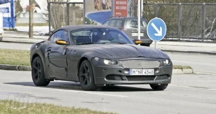 Foto spia: nuova Bmw Z4 con tetto rigido