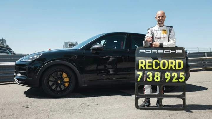Porsche Cayenne conquista il record al Nürburgring tra i SUV [Video]