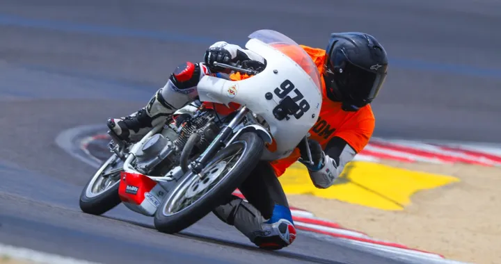 Dai box alla leggenda: la Honda CB175 del 1965 cerca un nuovo pilota