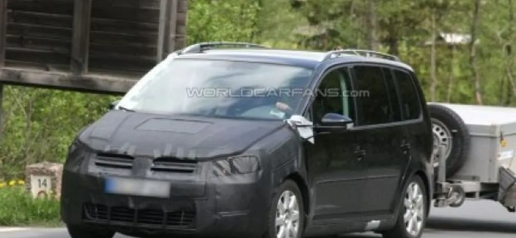 Foto spia della nuova Volkswagen Touran