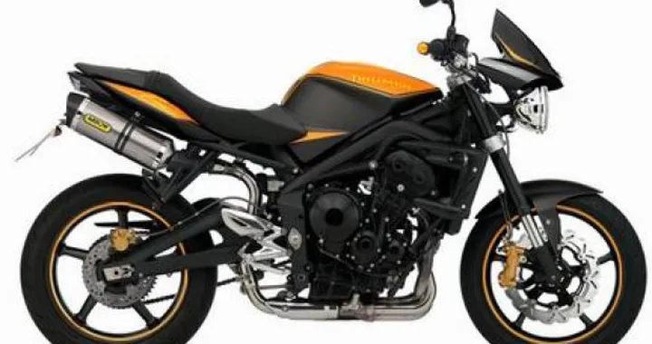 Foto del giorno: Triumph "Street Special", variazione sul tema