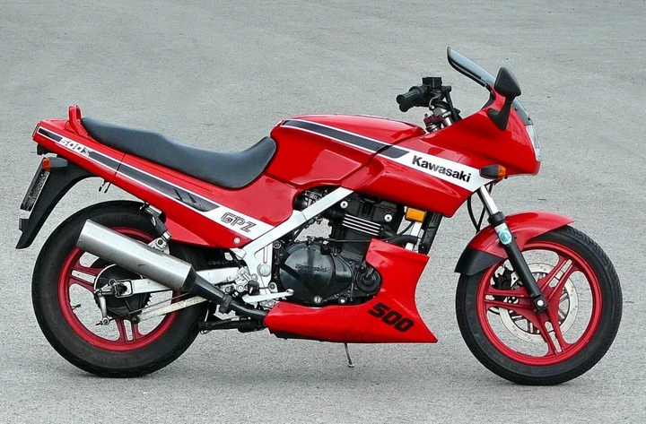 Kawasaki GPZ500S: la sport-tourer versatile e affidabile degli anni '90