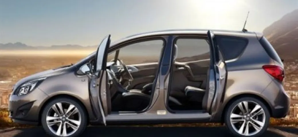 Nuova Opel Meriva: ecco le prime foto degli interni