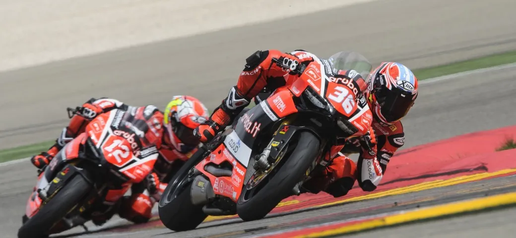STK1000: Doppietta Ducati con Mercado e Rinaldi