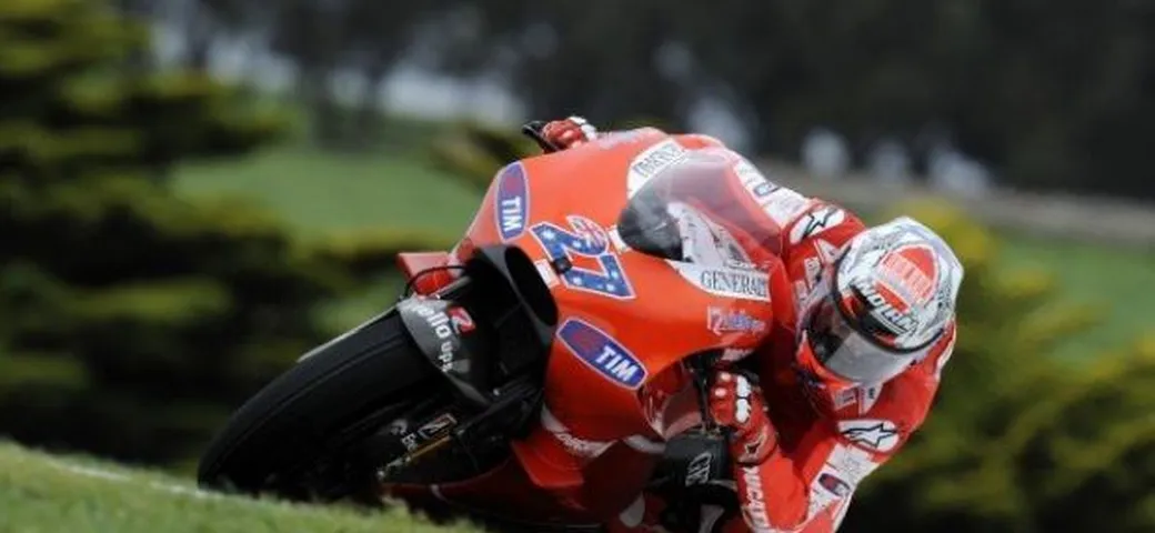 MotoGP: Casey Stoner domina le qualifiche a Phillip Island. Lorenzo e Spies in prima fila ma con distacchi esagerati