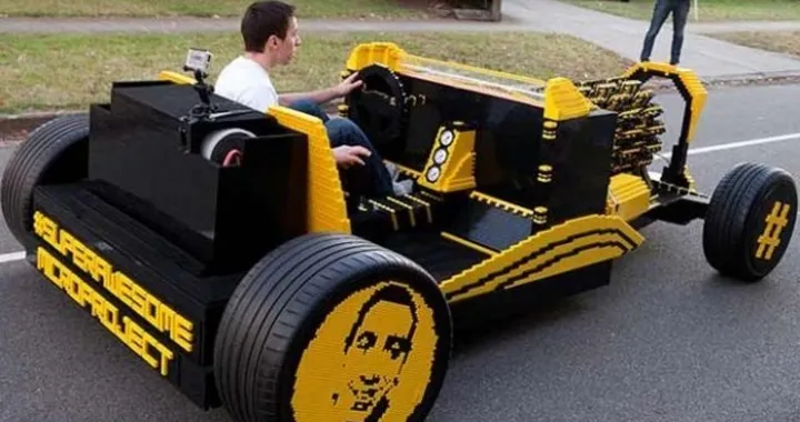 Cinque modellini Lego ispirati alle automobili