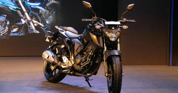 Svelata in India la Yamaha FZ25